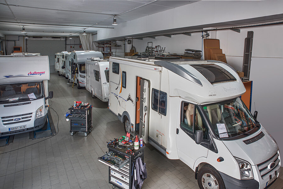 Interior del taller de autocaravanas de gorbea caravaning